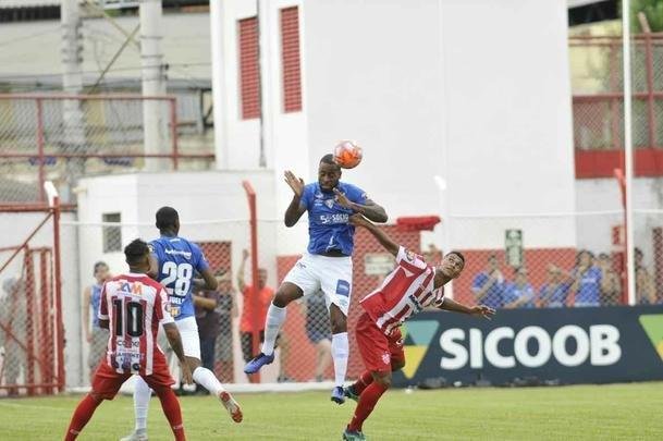 Fotos do duelo entre Villa Nova e Cruzeiro, neste domingo