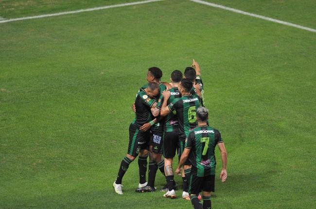 Ribamar abriu o placar para o Amrica sobre o Inter no Independncia