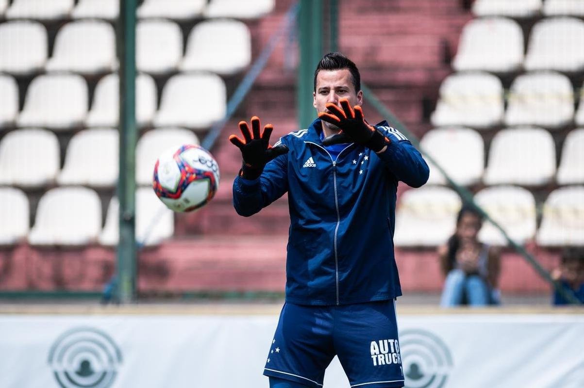 Fotos do treino do Cruzeiro na Arena do Jacar, em Sete Lagoas. Time fechou a preparao para enfrentar a Ponte Preta, s 11h deste sbado, pela 23 rodada da Srie B