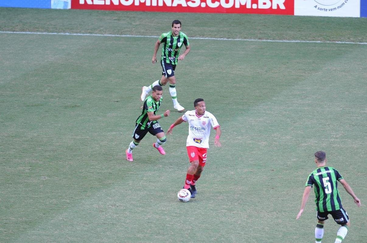 Fotos do jogo entre Amrica e Villa Nova, no Independncia, em BH, pela 9 rodada do Campeonato Mineiro