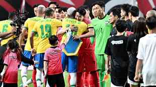 Fotos do amistoso entre Coreia do Sul e Brasil 