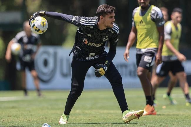 Fotos do treino do Atltico nesta quarta-feira (12/10), na Cidade do Galo. Em recuperao de um incmodo na panturrilha esquerda, Hulk fez funcional no campo e ainda  dvida para o confronto contra o Flamengo, no sbado, s 20h30, no Maracan, pelo Brasileiro