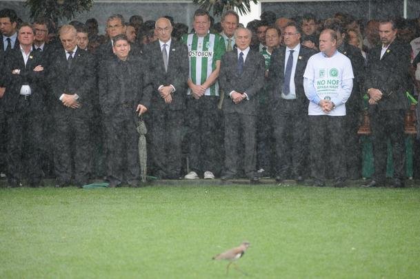 Prefeito de Chapec, Luciano Buligon, vestiu camisa do Atltico Nacional de Medelln em homenagem ao povo colombiano