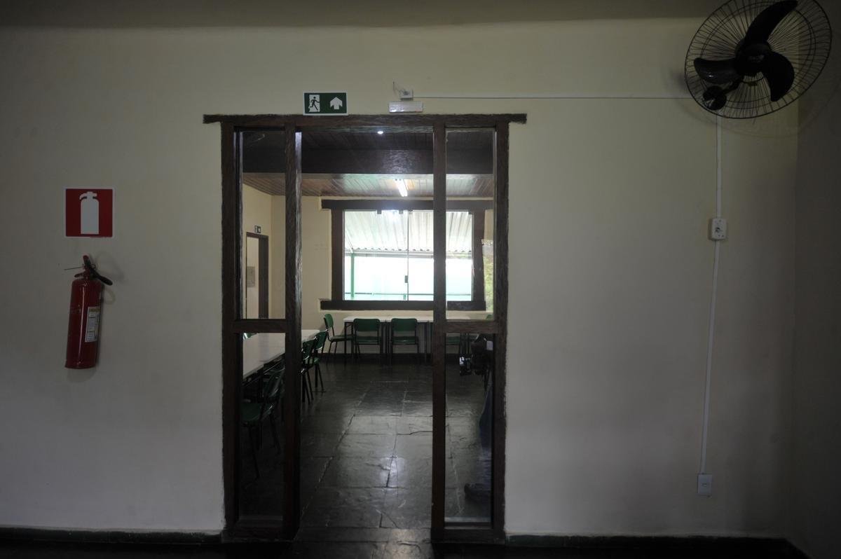 Amrica abriu Casa do Atleta, alojamento que recebe jovens das categorias de base do clube no Centro de Treinamento Lanna Drumond. Local abriga 60 jogadores. Segundo direo, contineres eram utilizados para receber atletas em perodo de testes, mas j esto desativados. Por falta de alvars da prefeitura de Contagem e laudo do Corpo de Bombeiros, Amrica realocou garotos em hotel de Belo Horizonte at regularizao do CT.