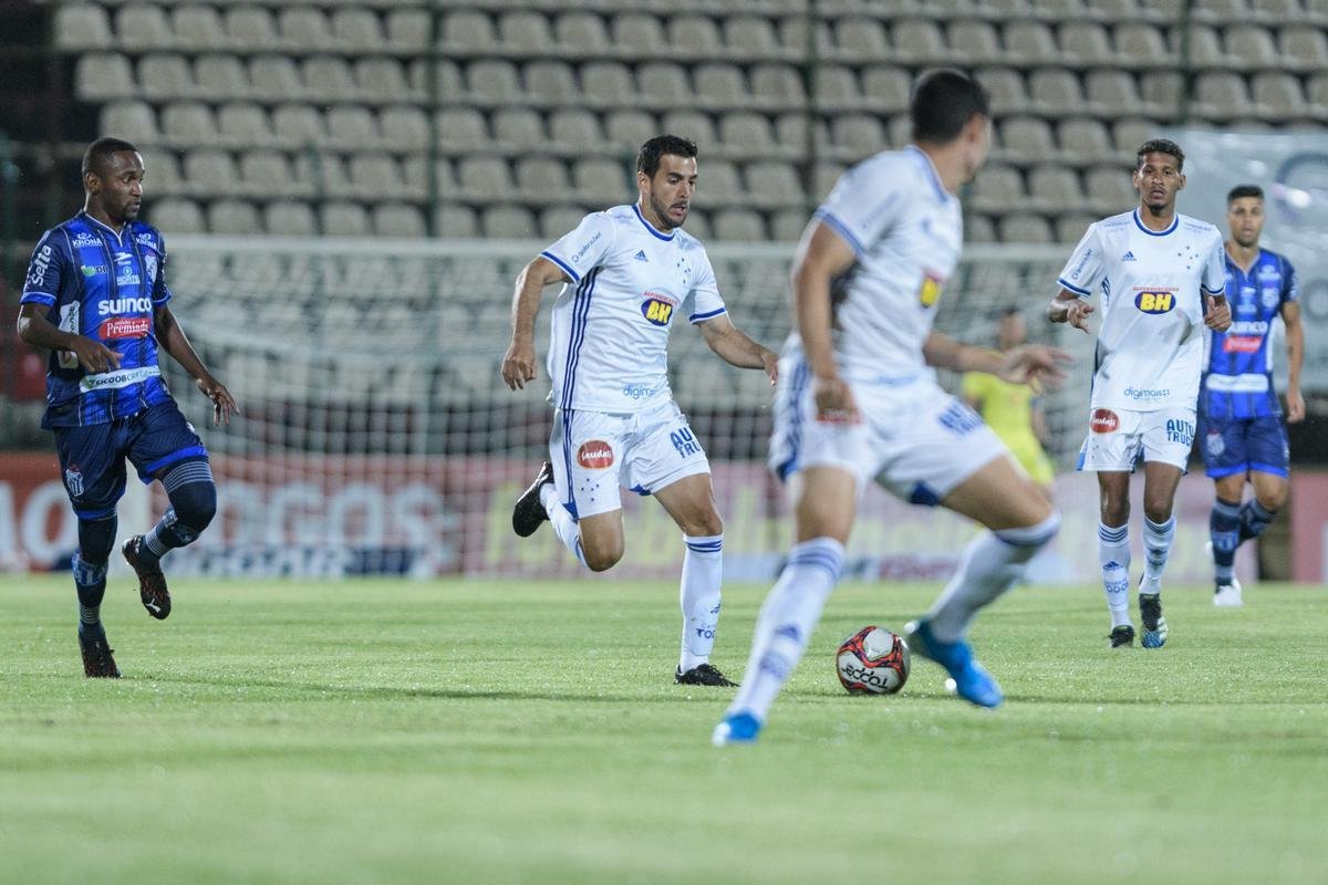 Cruzeiro venceu URT por 2 a 0, com gols de Manoel e Marcinho, e chegou a quatro pontos no Campeonato Mineiro