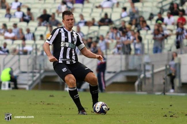 Eduardo Brock - o zagueiro de 29 anos estava na reserva do Cear. Sua contratao se d pelas poucas opes no setor defensivo do Cruzeiro, que no conta com Lo, machucado, e perdeu Cac para o Tokushima Vortis, do Japo.