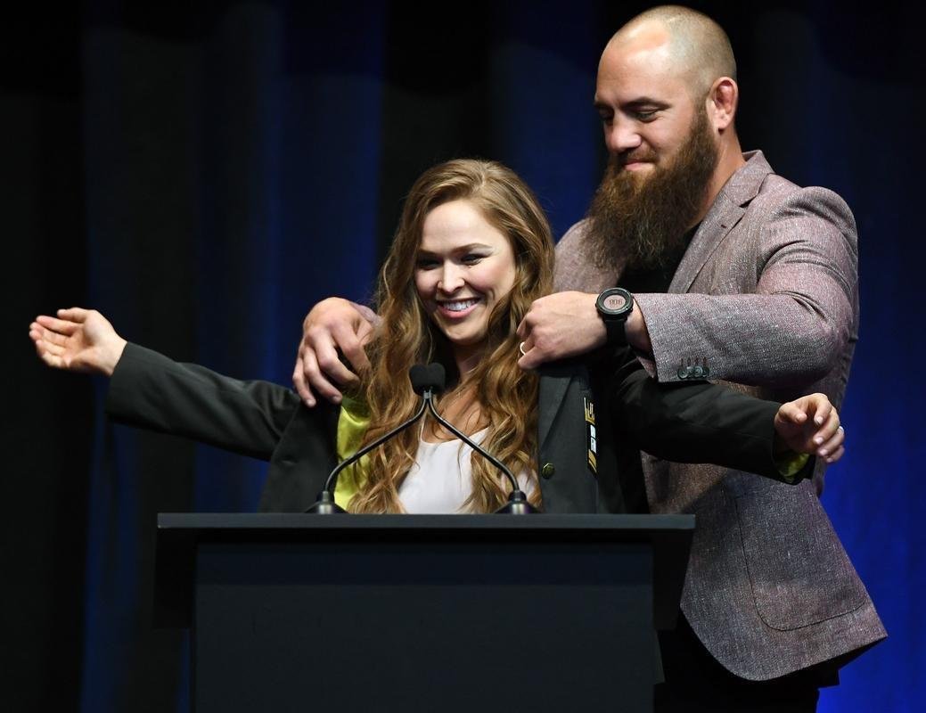 Ex-campe do peso galo, Ronda Rousey se tornou primeira mulher a entrar para o Hall da Fama do UFC