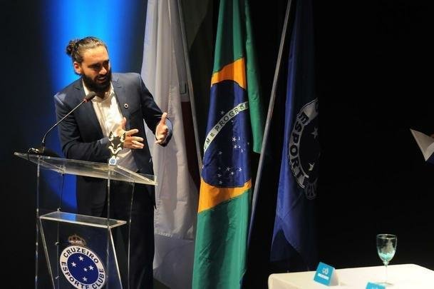 Ex-lateral Sorn foi um dos homenageados em posse de Wagner Pires de S