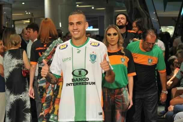 Amrica apresentou coleo de uniformes 2016, desenhados pelo estilista Ronaldo Fraga e produzidos pela Lupo