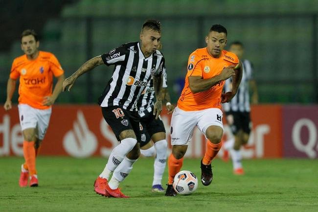 Fotos do duelo entre La Guaira-VEN e Atltico, no Estdio Olmpico Universitario de Caracas, na Venezuela, pela primeira rodada do Grupo H da Copa Libertadores de 2021