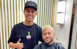 Neymar platina o cabelo antes da partida contra a Coreia do Sul pelas oitavas da Copa do Catar