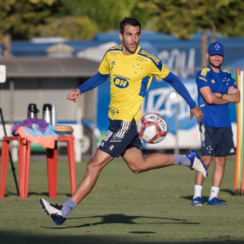 Atacante Guilherme Bissoli realizou primeiro treino com os novos companheiros de Cruzeiro nesta quarta-feira, dia 5 de maio