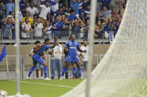 Sass entrou no segundo tempo e marcou o gol do Cruzeiro: 1 a 0