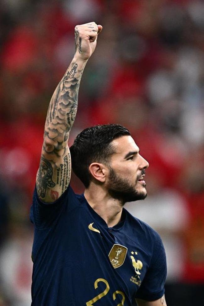 Fotos do gol de Theo Hernndez para a Frana na semifinal contra o Marrocos