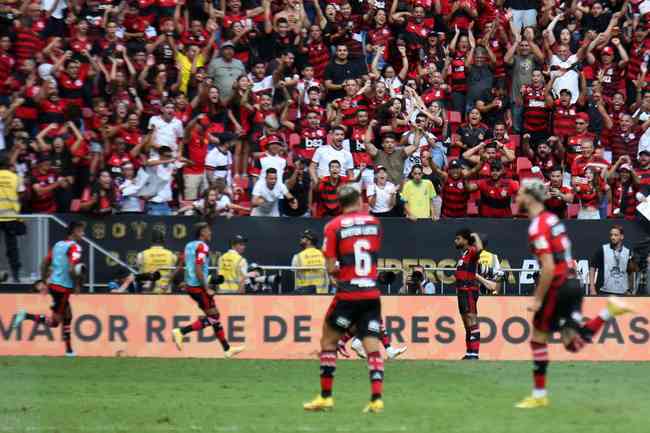 No mesmo dia do jogão da Supercopa entre Flamengo e Palmeiras, um jogo da  Serie A3 do Paulista teve o mesmo placar com um roteiro mais louco: fora de  casa, o Marília