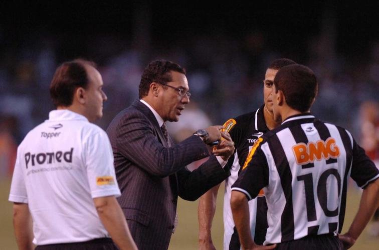Vanderlei Luxemburgo - 'Professor' responsvel pelo Galo no Campeonato Brasileiro de 2010.