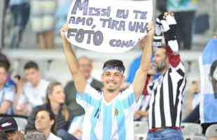 Torcedores na partida entre Argentina e Paraguai, no Mineiro, pela Copa Amrica