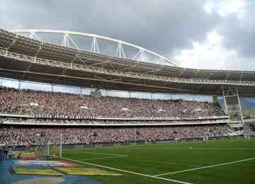 Alvinegro coloca 38.798 pessoas no estádio em clássico contra o Vasco, com 'torcida única'
