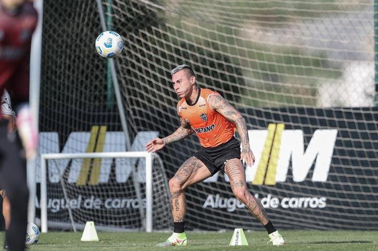 Com Guilherme Arana de volta, Cuca comanda atividade na Cidade do Galo