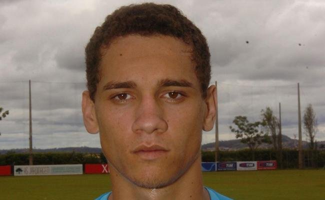 Zagueiro Maicon em seu início de carreira no Cruzeiro, no ano de 2007.