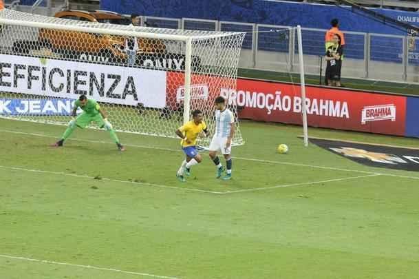 Paulinho marcou o terceiro do Brasil sobre a Argentina no Mineiro