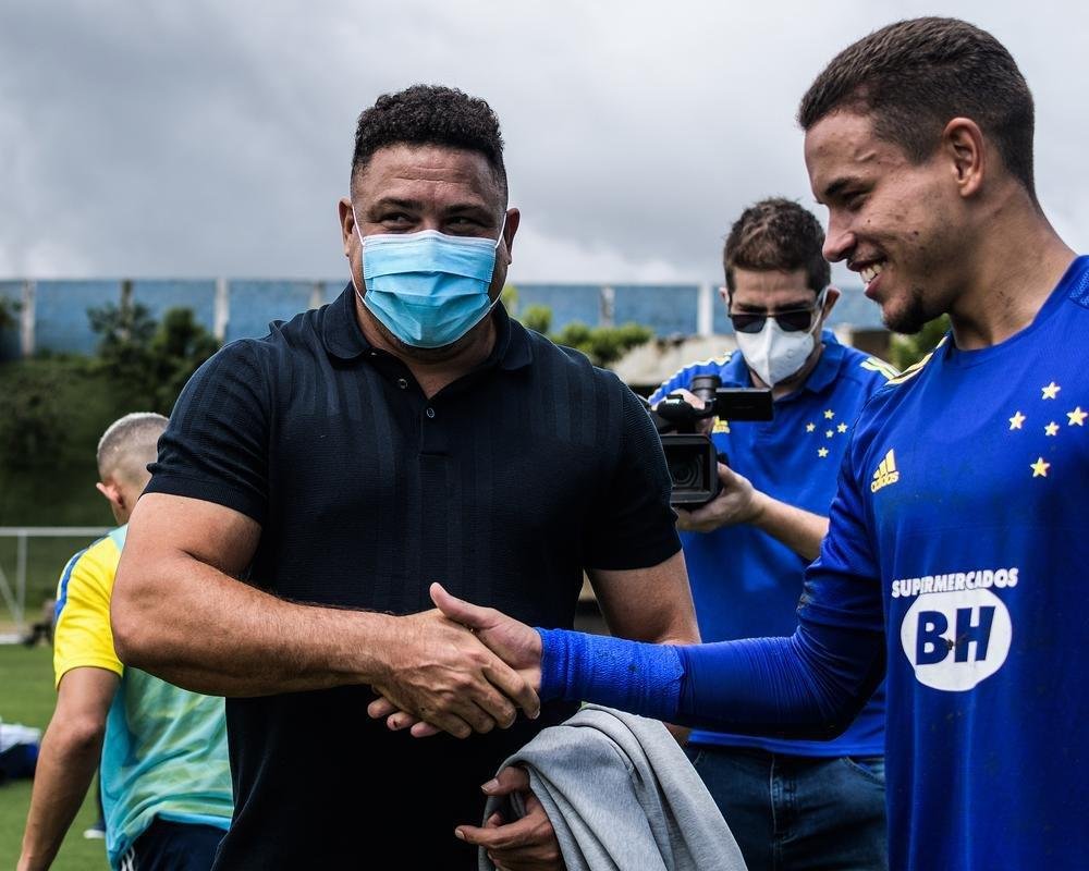 Em sua primeira visita  Toca da Raposa II, Ronaldo concedeu entrevista coletiva e teve contato com jogadores e comisso tcnica do Cruzeiro. Ele tambm se encontrou com scios da categoria Diamante.
