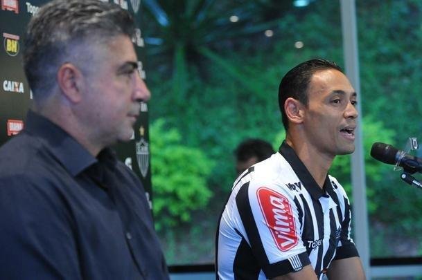 Atltico voltou ao trabalho nesta quinta-feira e apresentou Ricardo Oliveira; alm do atacante, presidente Sergio Sette Cmara e diretor de futebol Alexandre Gallo falaram com os jornalistas