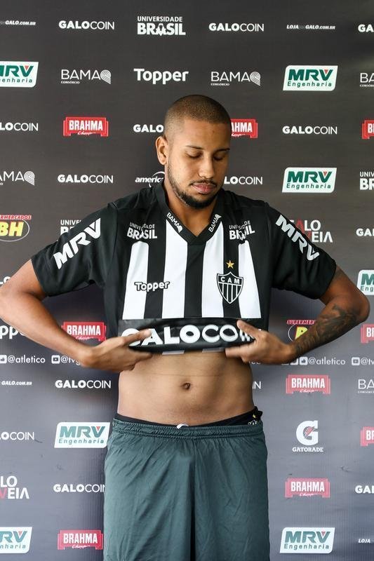 Imagens da apresentao de Jair no Atltico