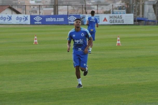 Cruzeiro iniciou sua intertemporada nesta segunda-feira na Toca da Raposa II. Tcnico Mano Menezes contou com elenco completo. Grupo agora comea preparao para decises com Atltico na Copa do Brasil, River Plate na Copa Libertadores e 29 rodadas restantes do Campeonato Brasileiro