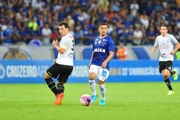 Imagens do jogo entre Cruzeiro e Tupi, no Mineiro