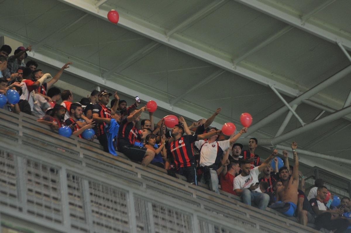 Torcidas de Atltico e San Lorenzo, no Independncia