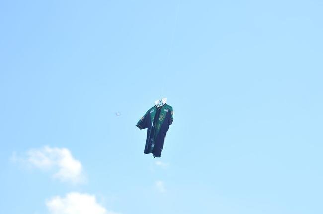 Mauro Zrate, atacante argentino de 34 anos, foi apresentado oficialmente pelo Amrica na tarde desta sexta-feira (3), no Estdio Independncia, em Belo Horizonte. Experiente, o atleta tem passagens por clubes como Fiorentina, Lazio e Inter de Milo, da Itlia, e tambm por Vlez Sarsfield e Boca Juniors, da Argentina.