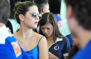 Torcida faz festa em aeroporto para receber o Tricampe�o Brasileiro