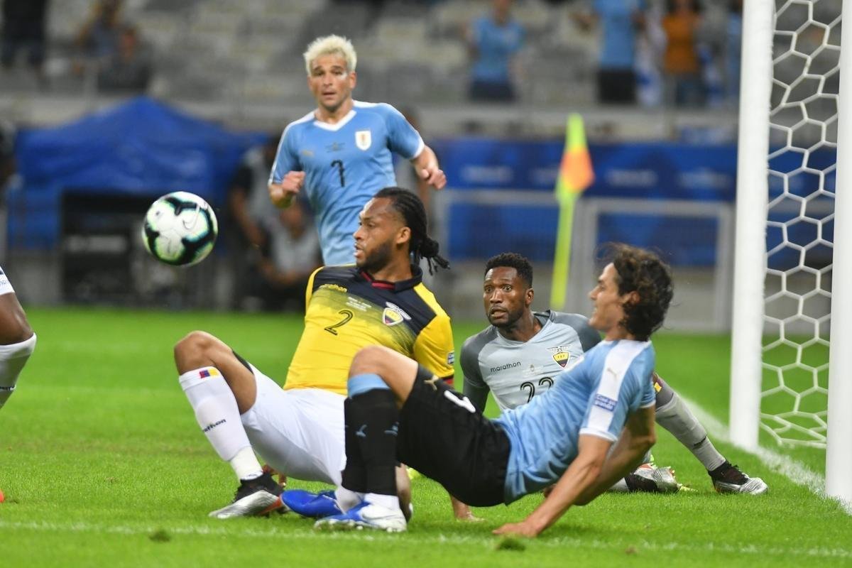 Fotos de Uruguai x Equador, no Mineiro