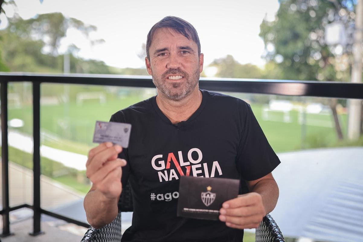Coudet conhece a Cidade do Galo