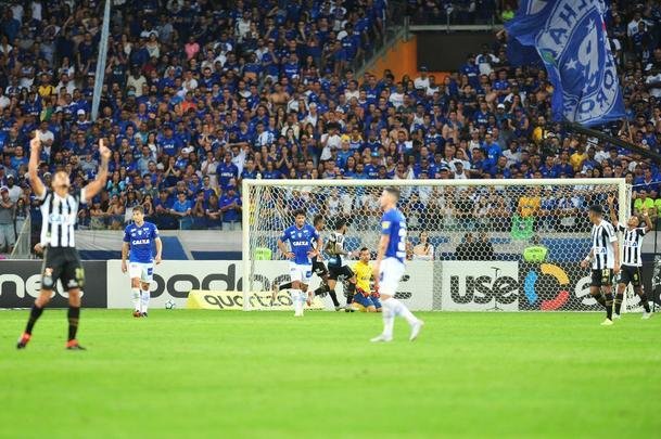 Primeiro tempo terminou com empate por 1 a 1 no Mineiro