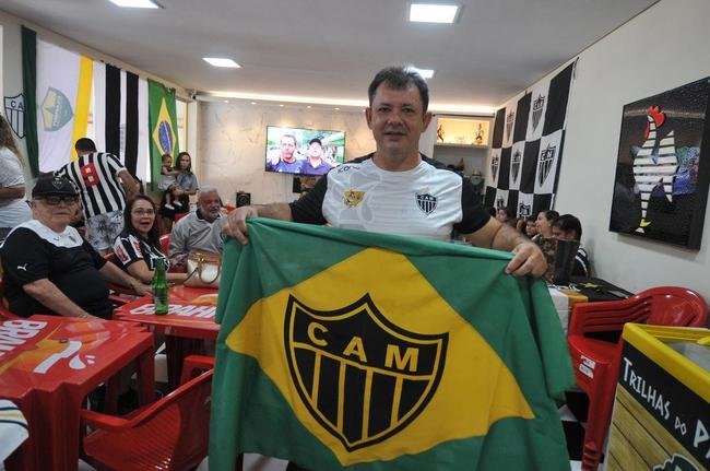 GaloCuia, nesse sbado (19), reuniu dezenas de atleticanos em 'concentrao' para a Supercopa do Brasil contra o Flamengo. As equipes se enfrentam no domingo, na Arena Pantanal, em busca do primeiro trofu da temporada 2022.