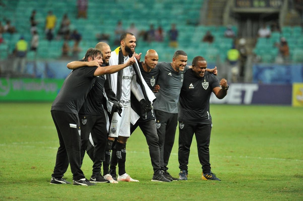 Com gols de Hulk, de pnalti, e Keno (e), o Galo virou sobre o Bahia, por 3 a 2 e chegou ao bicampeonato brasileiro