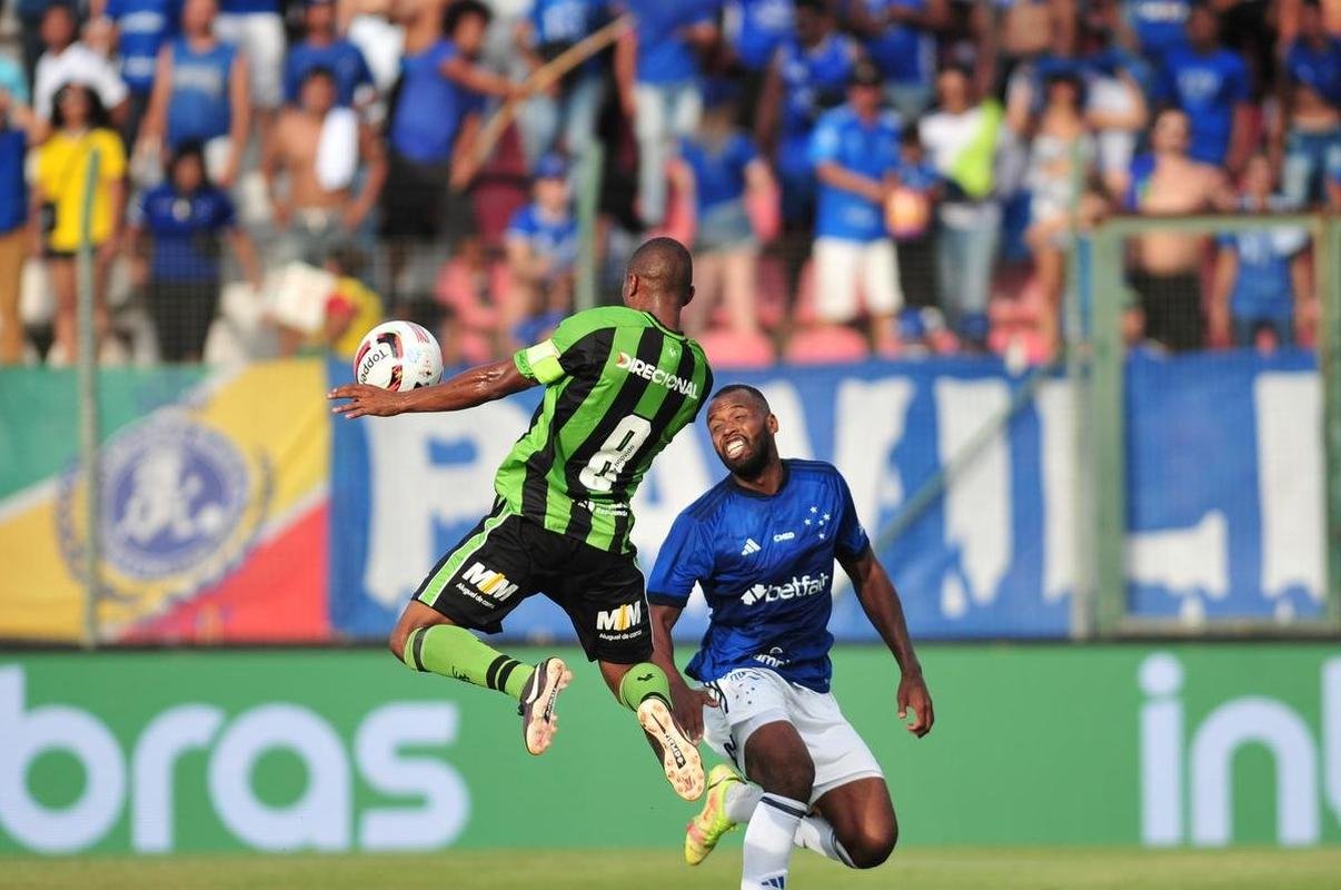 Cruzeiro e Amrica se enfrentaram na Arena do Jacar, em Sete Lagoas, pelo jogo de ida da semifinal do Campeonato Mineiro