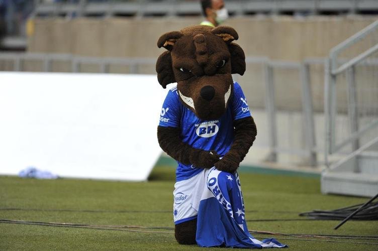 Festa do time do Cruzeiro e da torcida no Mineiro com a confirmao da vaga na final do Campeonato Mineiro. Raposa venceu o Athletic novamente, dessa vez por 2 a 1, e agora aguarda Atltico ou Caldense na deciso