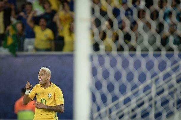 Imagens de Brasil x Bolívia em Natal