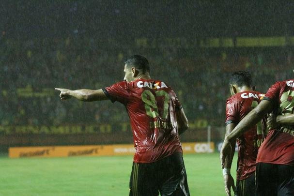 Depois de no se apresentar  pr-temporada rubro-negra em 2018 e dias de novela, o meio-campista encerrou oficialmente a sua passagem pelo Leo no dia 7 de janeiro, quando foi anunciado como novo reforo do So Paulo