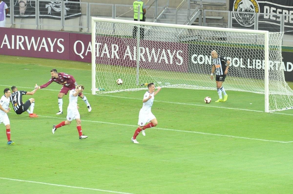 Cerro Porteo abriu o placar aos 31 do segundo tempo com Diego Churn: 1 a 0