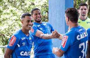 Fotos de divulgao do Cruzeiro das atividades realizadas na reapresentao
