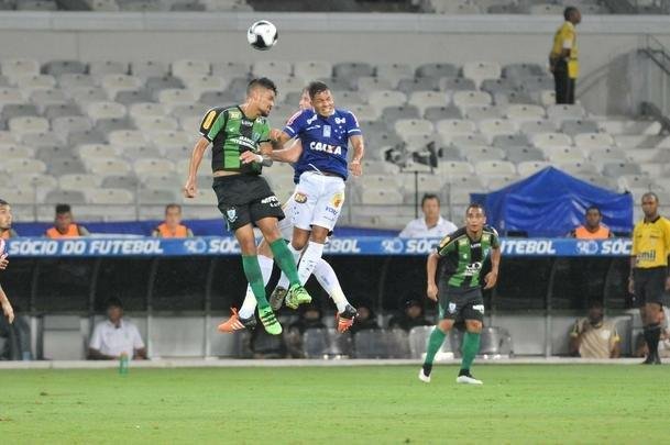 Cruzeiro e Amrica ficaram no empate, e permitiriam a chegada do Uberlndia  liderana