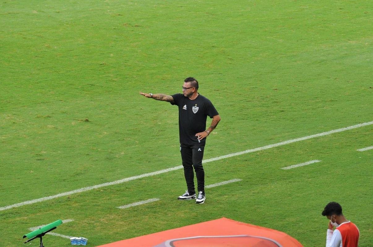 Tcnico: Antonio 'El Turco' Mohamed (Atltico - venceu Paulo Sousa com 77% dos votos)