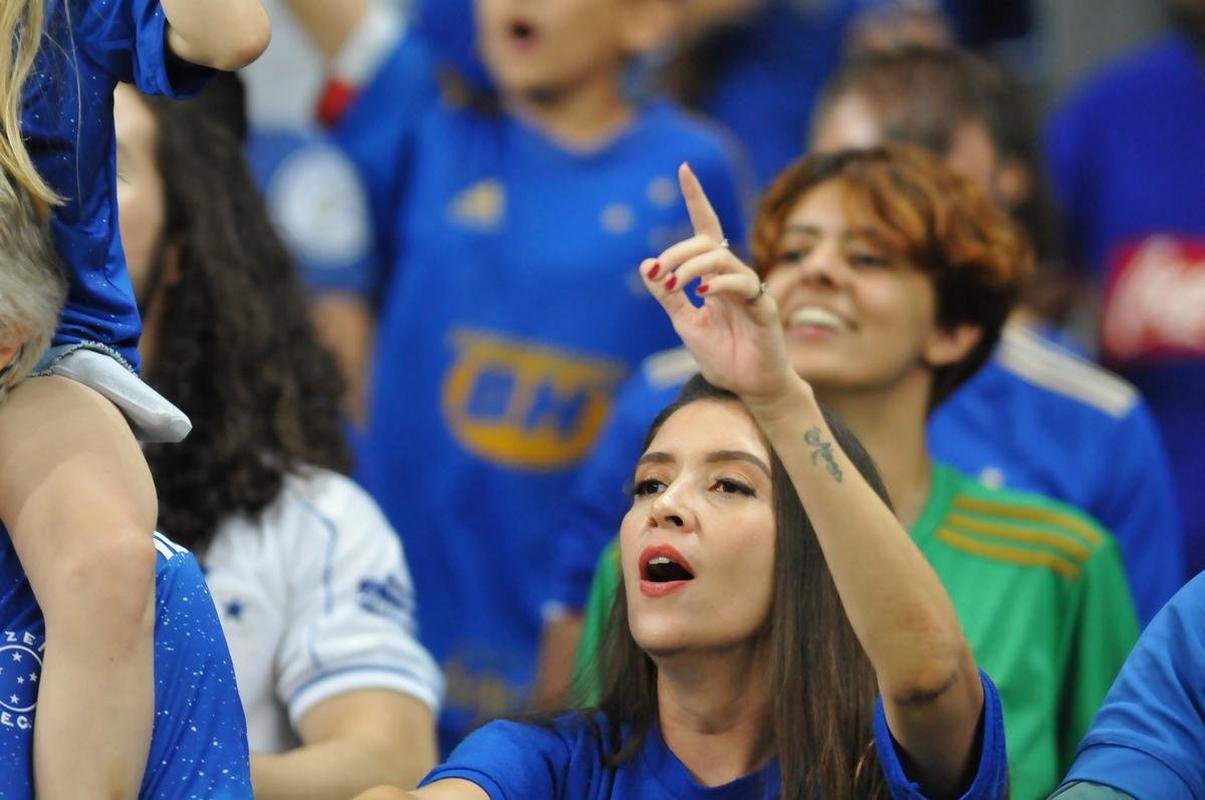 Fotos da torcida do Cruzeiro na partida contra o Londrina, no Mineiro, pela quarta rodada da Srie B do Brasileiro de 2022 
