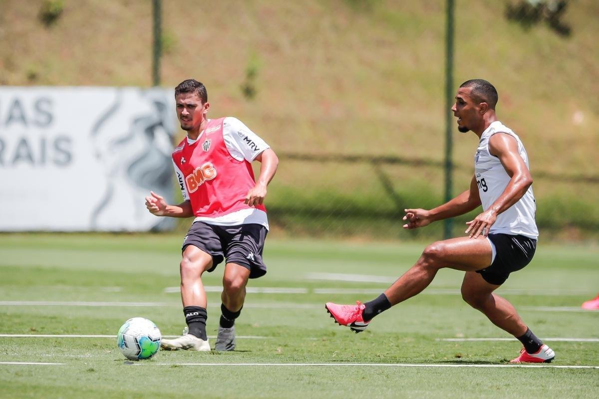 Aps polmica balada, Dylan e Marrony participam normalmente do treino na Cidade do Galo