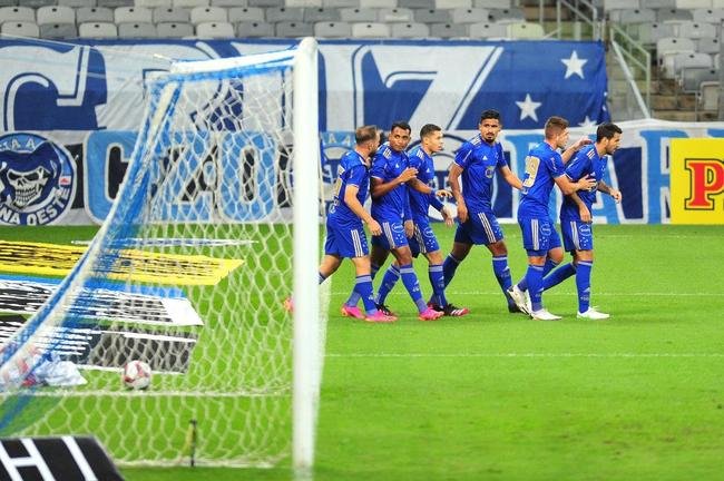 Cruzeiro e CRB se enfrentaram no Mineir�o