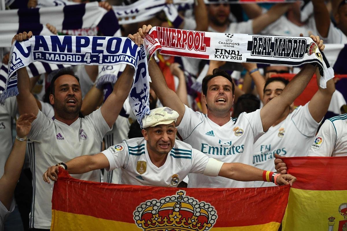 Torcidas de Real Madrid e Liverpool encheram o estdio Olmpico, de Kiev, na final da Champions
